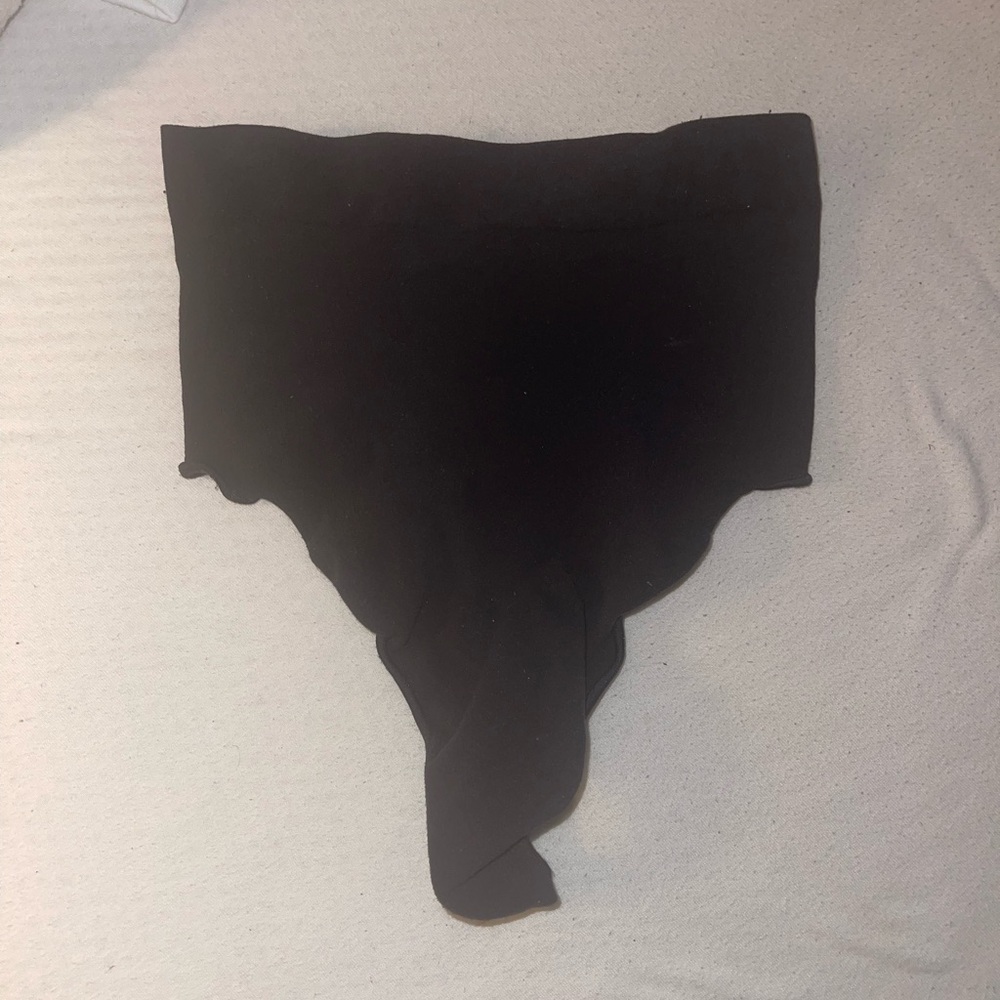 SKIMS Tummy control thong. A little wornout but fits so comfortable. Size L/XL